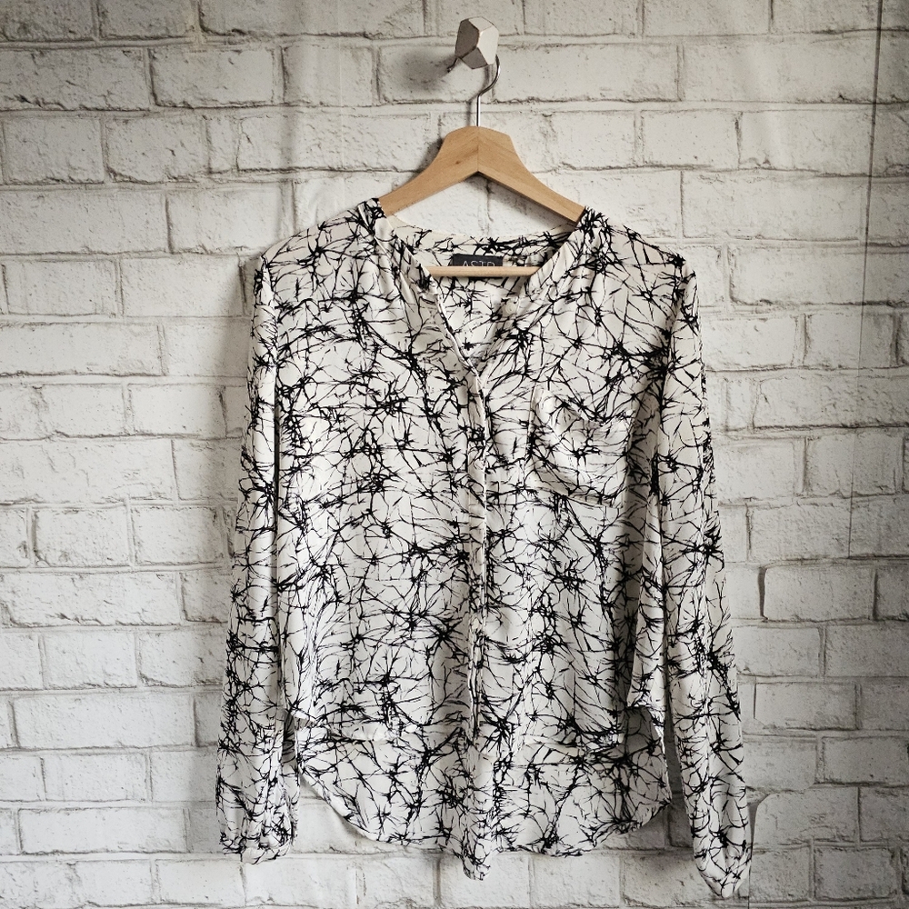Astr Black And White Pattern Button-Up Blouse, S - image 1
